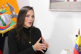 Inés Manzano descarta laborar en una embajada tras dejar el Ministerio de Ambiente y Energía